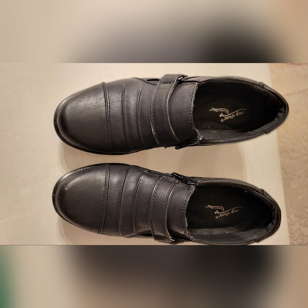 Easy Street Womens black shoes